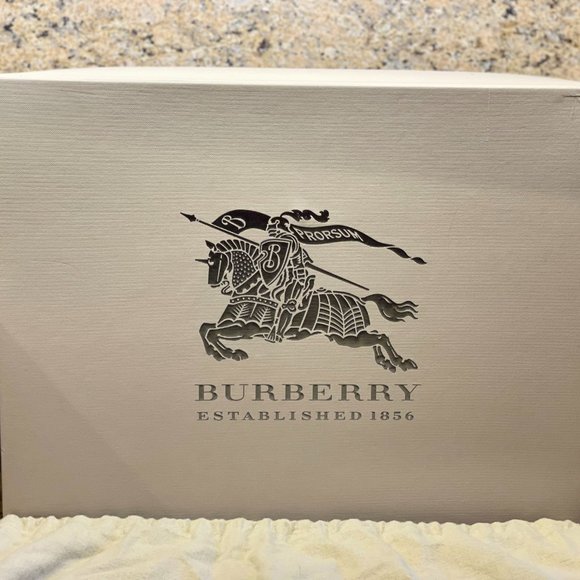 Burberry Salisbury Check Tote - Picture 10 of 12